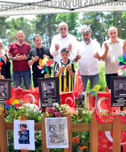 Ayser Çalık'ın Şehit Çocukları Arife Günü Mezarlıkta Anıldı