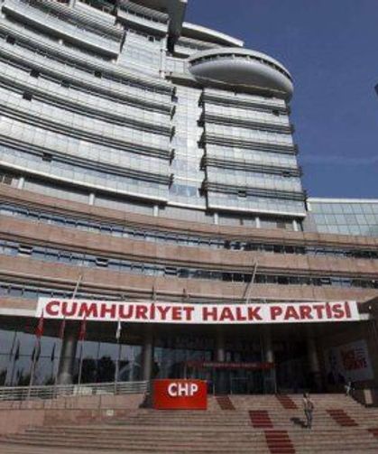 Özgür Özel’in Çağrısıyla CHP’liler Genel Merkez’e Davet Edildi