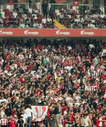 Antalyaspor Tribünlerinden Yönetime Tepki