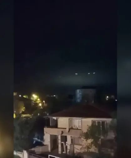 Kocaali’de Gökyüzündeki Işıklar Merak Uyandırdı