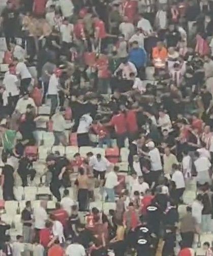 Antalyaspor’un Veda Gecesinde Tribünler Gerildi