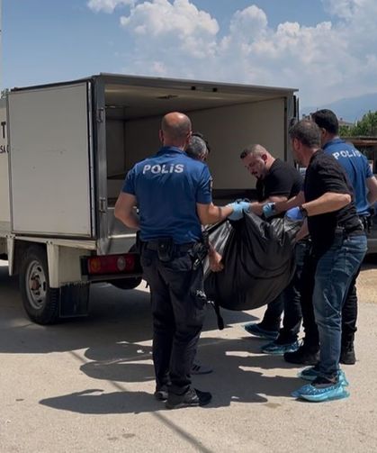 Çocuğunun Önünde Delik Deşik Etti!