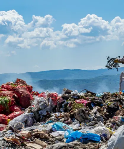 Türkiye'ye Kaçak Yollardan 4 bin 200 Ton Çöp Sokarken Yakalandılar
