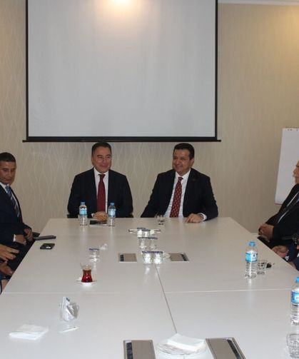 Deva Saadet buluşmasında sürpriz ziyaret: Genel başkanlarla görüştü, toplantı başlamadan ayrıldı