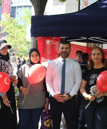 İYİ Parti İzmit İlçe Başkanlığı'na yürüyüş yolunda yoğun ilgi
