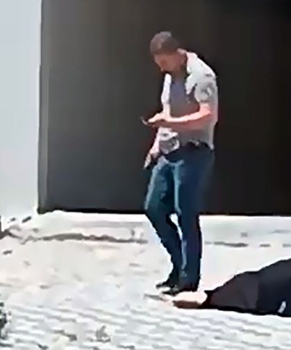 Emekli Polis Oğlunu Vurdu, Başında Polisi Bekledi
