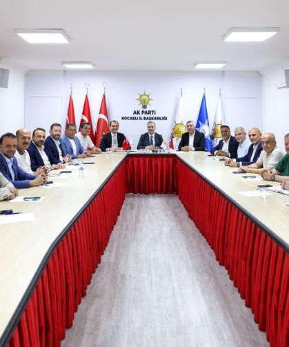 Talus İlçe Başkanlarını Topladı