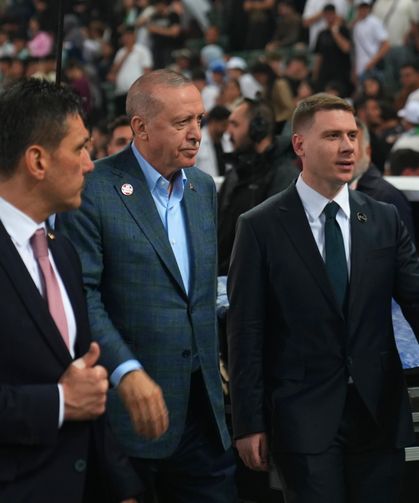 AK Parti’den Özgür Özel’e Gençlik Şöleni Yanıtı