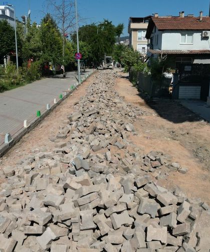 İzmit’te 5 sokakta yol ve kaldırım çalışması