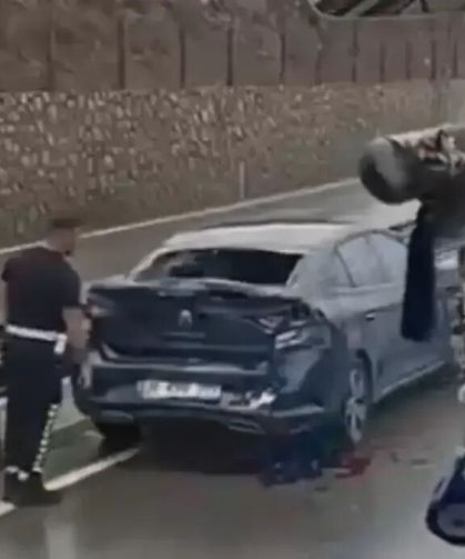 Körfez’de otomobil bariyerlere çarptı, trafik aksadı