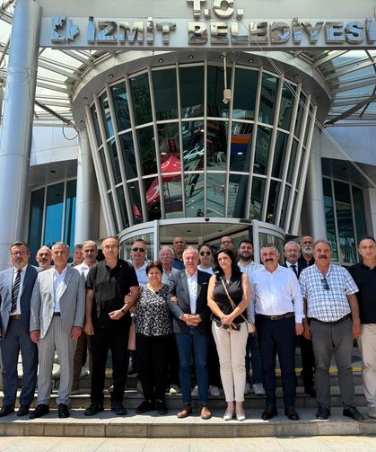Yazar Sunay Akın'dan Hürriyet'e destek