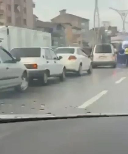 İzmit D-100’de zincirleme kaza: Yaralılar hastaneye kaldırıldı