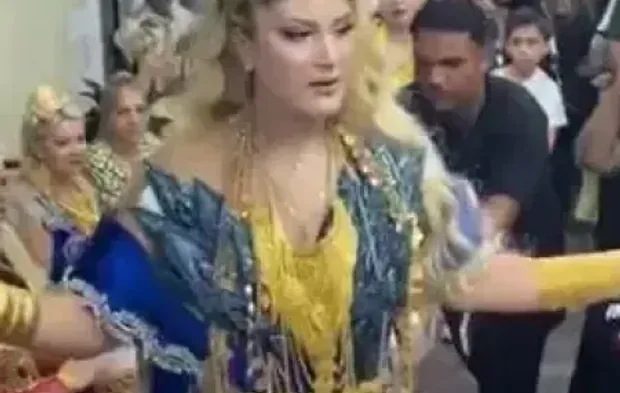 Kobra Murat’ın Kızına Boyunu Geçen Altın Takıldı! Dövizden Şemsiye Yapıldı!