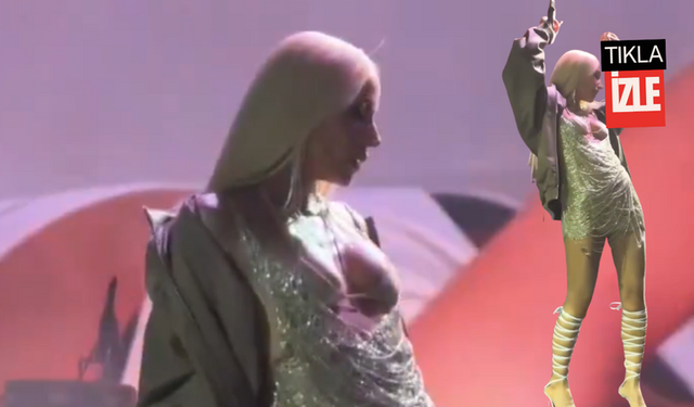 Harbiye’de Gülşen rüzgarı! Sahneye yılanla çıktı