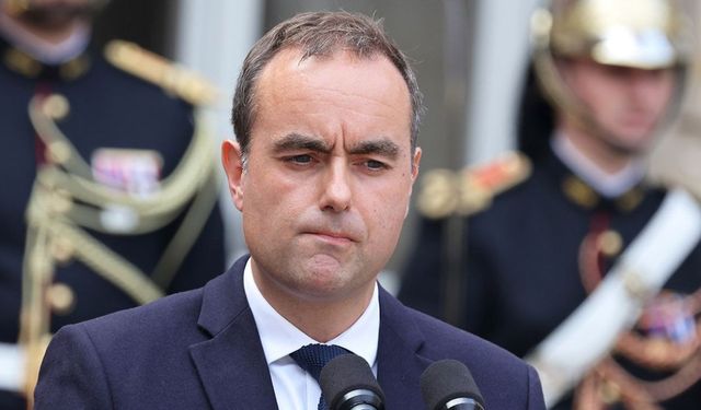 Başbakan İstifa Etti