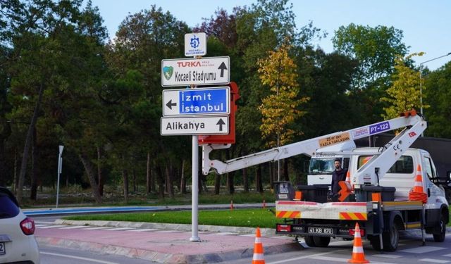 Kocaeli Stadı’nın yeni isim tabelaları monte edildi