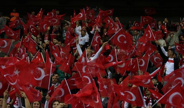 Başkan Büyükakın’dan; Milli Takımımıza tebrik Kocaeli’ye teşekkür