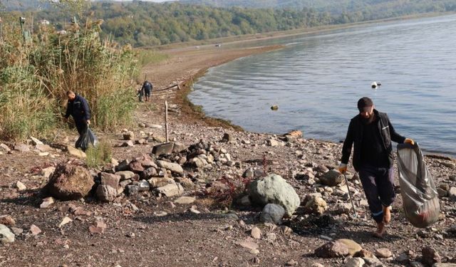 Eşme Sahili temizleniyor!