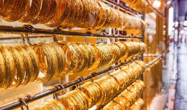 Altın Piyasasında Tarihi Zirve: Kuyumcular Satışı Durdurdu!