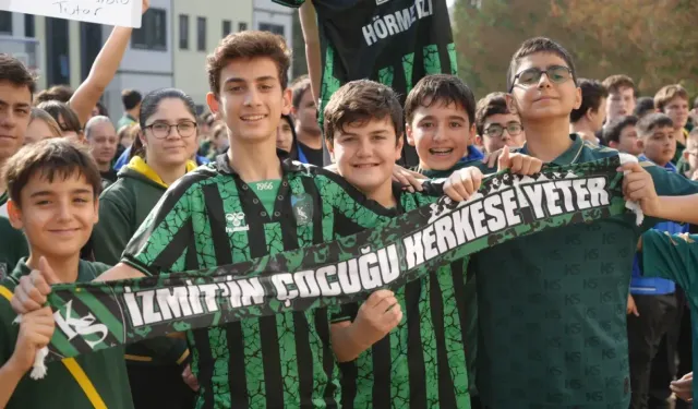 Öğrenciler, Kocaelisporlu futbolculara enerji verdi