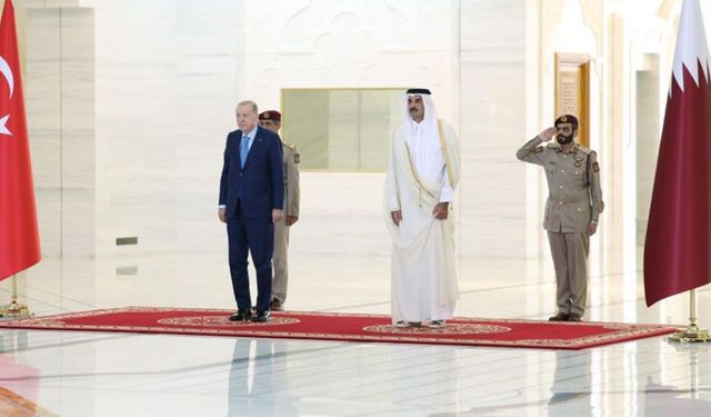 Cumhurbaşkanı Erdoğan, Katar'da resmi törenle karşılandı