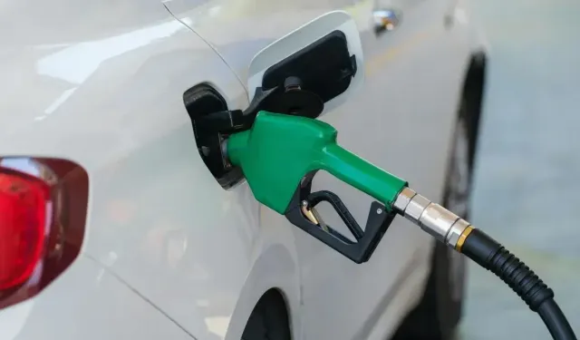 Benzin ve Motorin 53 TL’yi Aştı