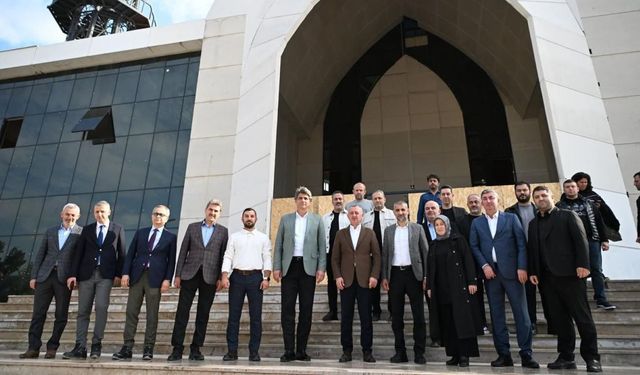 Başkan Büyükakın çalışmaları inceledi; Kartepe Kent Meydanı Camii’nde sona gelindi