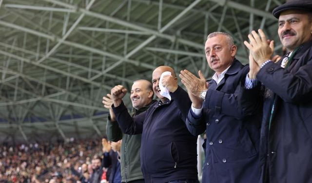 Başkan Büyükakın, Kocaelispor’u tebrik etti; “Muhteşem bir oyun, harika bir galibiyet!”