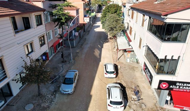 Başiskele Cumhuriyet Caddesi'nde üstyapı çalışması