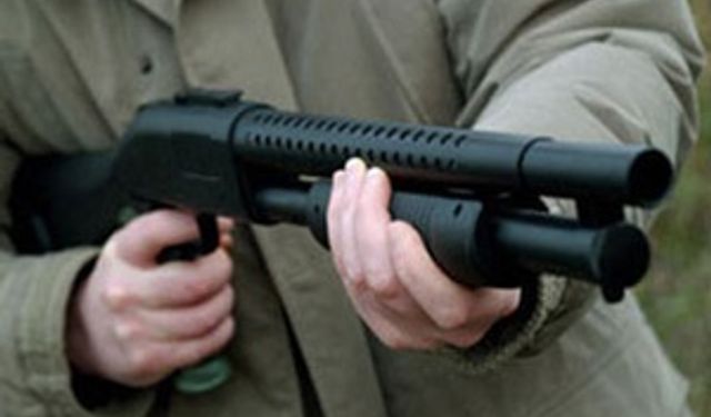 Şakalaşırken Kafasına Sıktılar