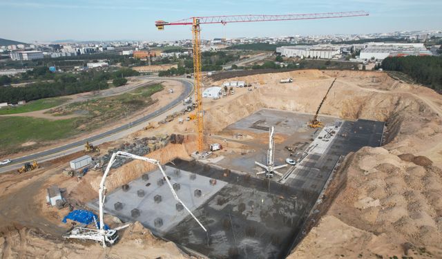 Çayırova Devlet Hastanesi'nin temel betonu dökülüyor