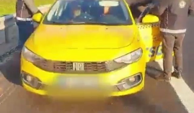 Taksiden yolcu yerine 3 kaçak göçmen çıktı