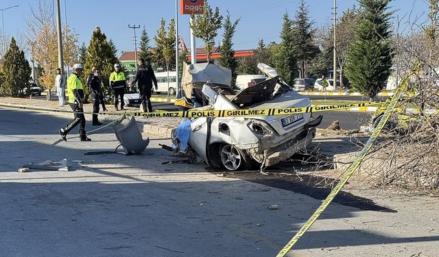 15 Yaşındaki Çocuğun Kullandığı Araç İkiye Bölündü: 2 Can Gitti