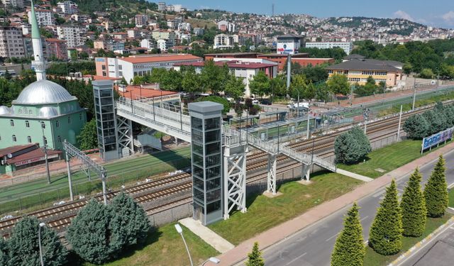 Kocaeli'de son 6 yılda 18 yeni üst geçit, 38 engelli asansörü yapıldı