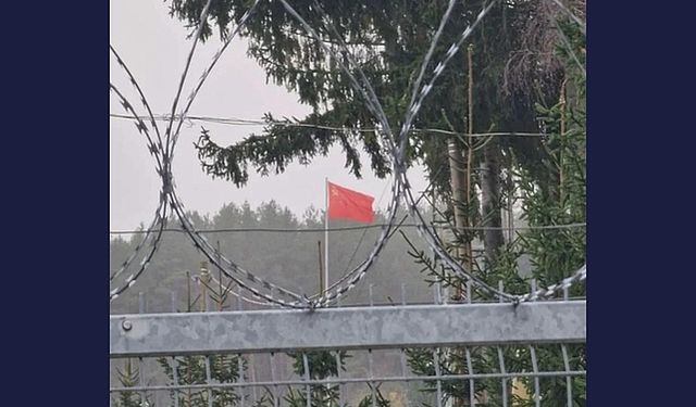 Ruslar, Litvanya Sınırında Sovyet Bayrağı Dalgalandırdı