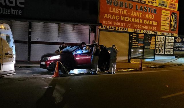 Otel Odasında 1 Otomobilde 2 Kişiyi Öldürdü