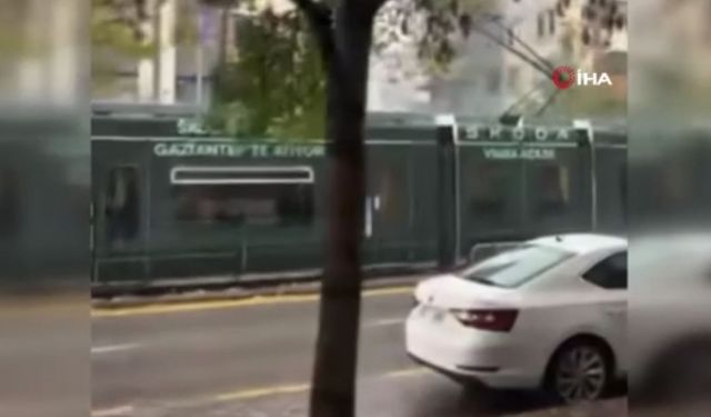 Tramvaya Yıldırım Düştü