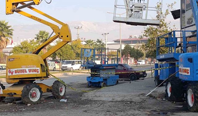 Tabancayla Oynarken Arkadaşını Vurdu