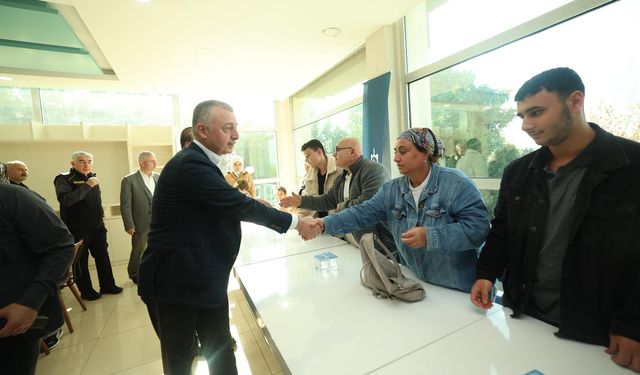 Evlerine giremeyen ailelere moral ziyareti