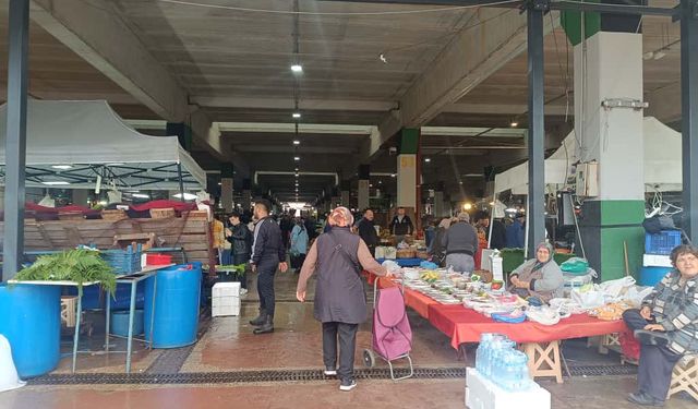 Doğu Kışla Pazarında Bereket Var, Ucuzluk Yok