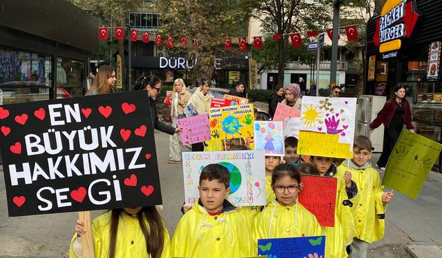 İzmit Çarşı'da Boyundan Büyük Eylem!