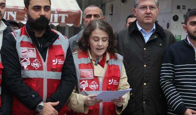 CHP Kocaeli Gençlik Kolları: "İmamoğlu'nun Davası TRT'de Canlı Verilsin"