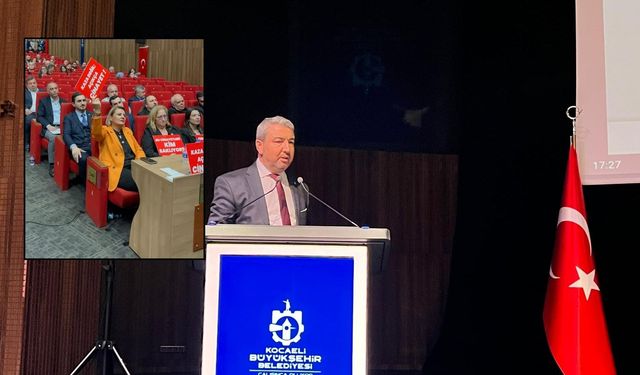 AK Partili Ünlü’ye meclis salonundaki halk tepki gösterdi