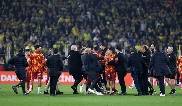 Derbi Isınmadan Alev Aldı!