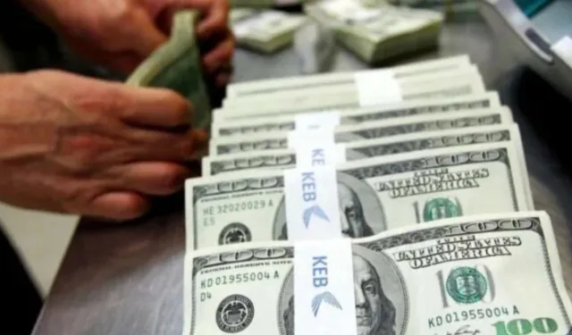 Dolar ve Euro Yerinde Durmuyor