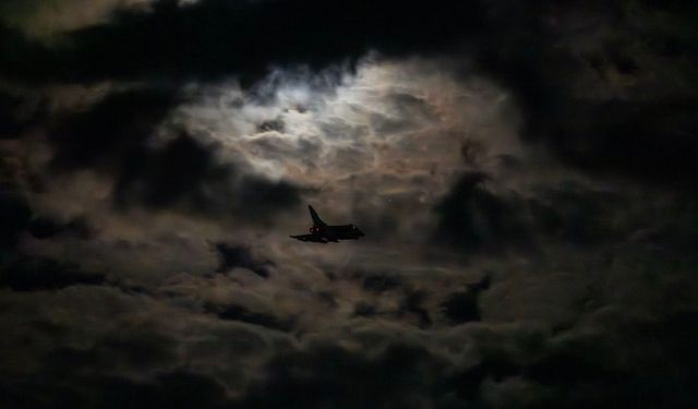 İngiliz ve Fransız Uçakları Suriye'de Hava Saldırısı Düzenledi