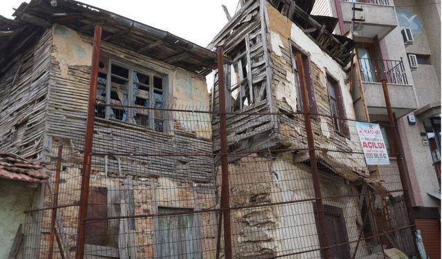 İzmit'in tarihe tanıklık eden evleri restorasyon bekliyor