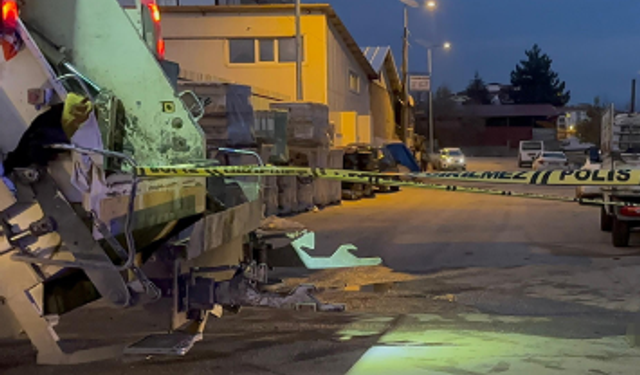 Feci İş Kazası! Belediye Çalışanı Çöp Kamyonuna Sıkıştı