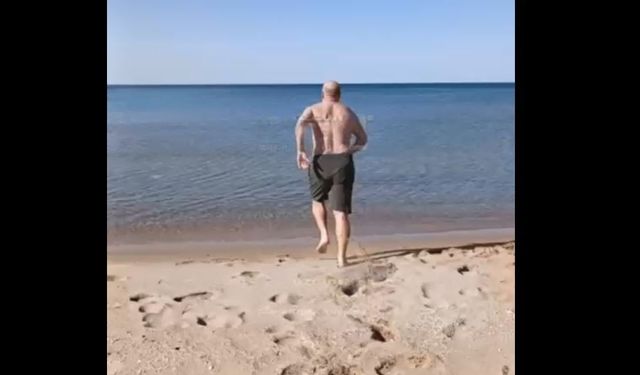 Havayı Fırsat Bilen Denize Girdi