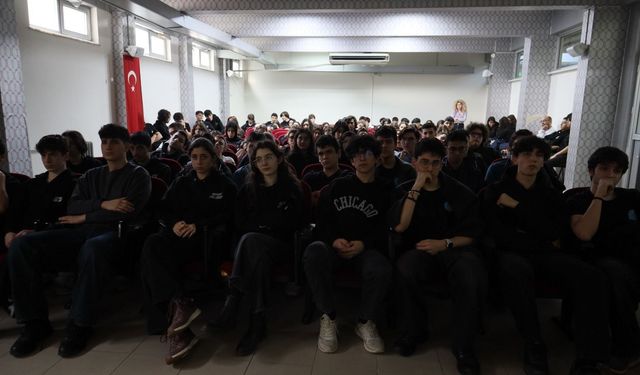 ESA mühendisi Kocaelili öğrencilerle buluştu: Uzay çalışmaları ve kariyer fırsatları anlatıldı